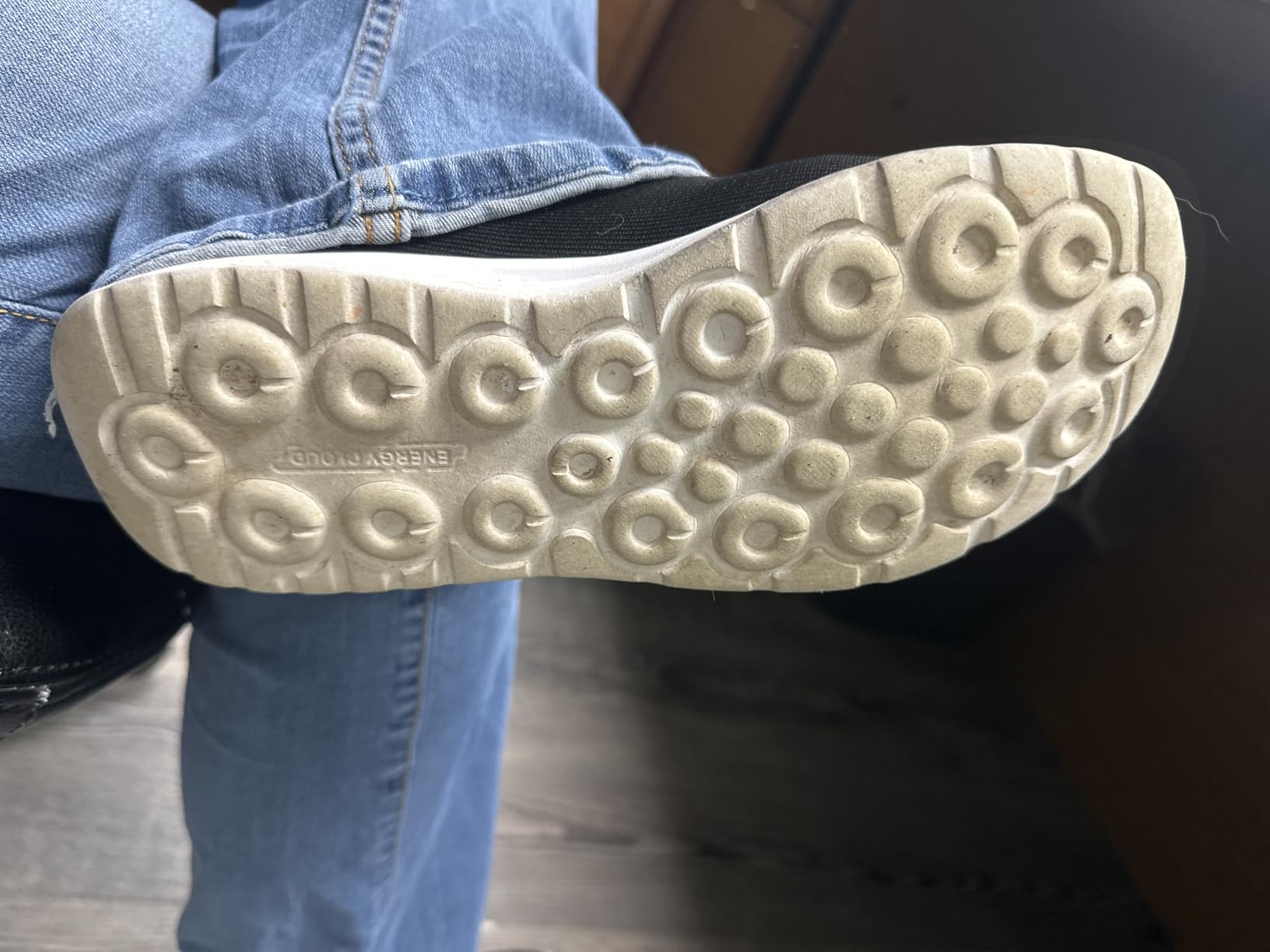 ALEADER Women's Energycloud walking shoes ash white colorway showing lightweight knit design