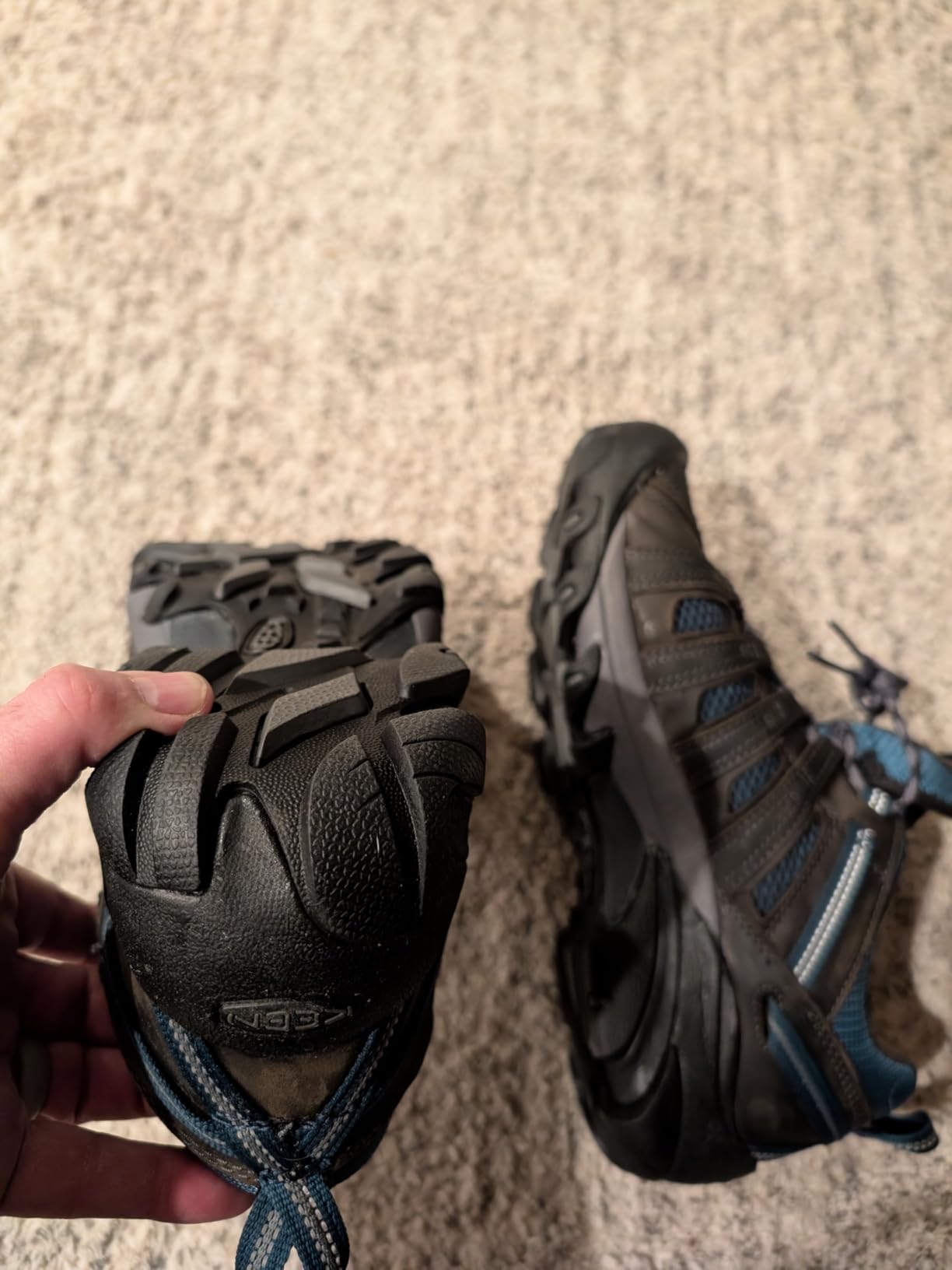 Close-up detail of KEEN Voyageur lacing system and padded collar construction