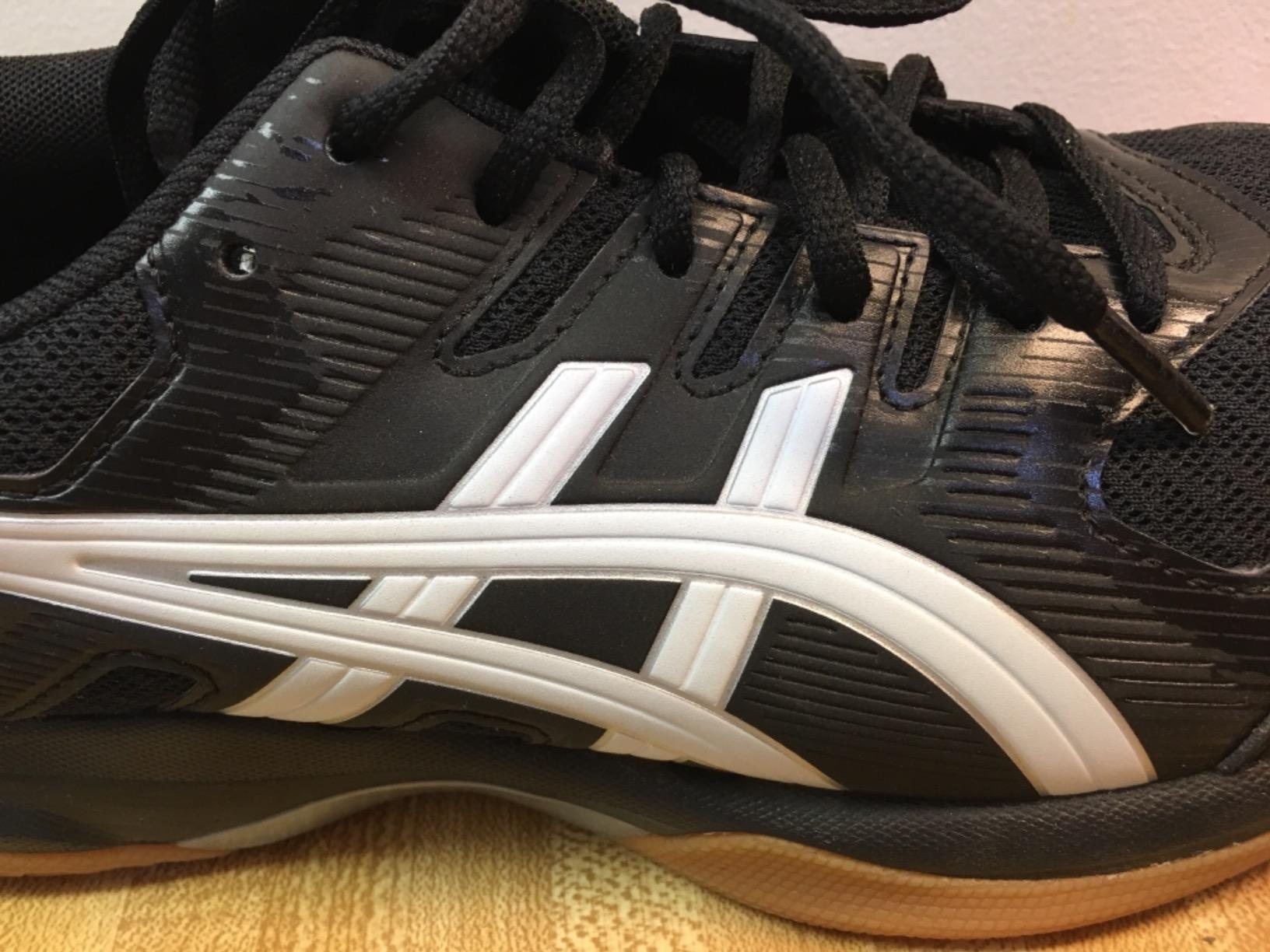 ASICS Gel-Rocket 9 sole showing GEL cushioning system and court-specific tread pattern