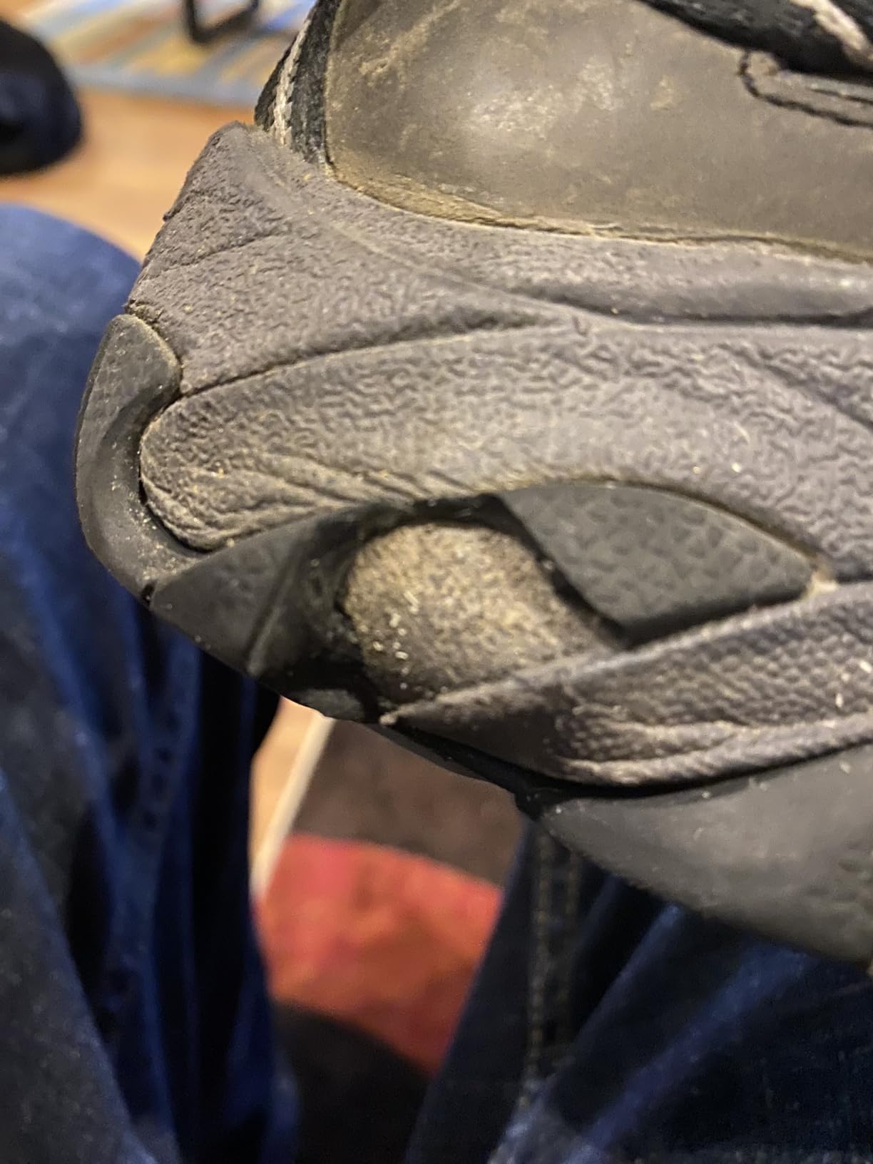 KEEN Voyageur construction quality showing potential weak points in sole attachment