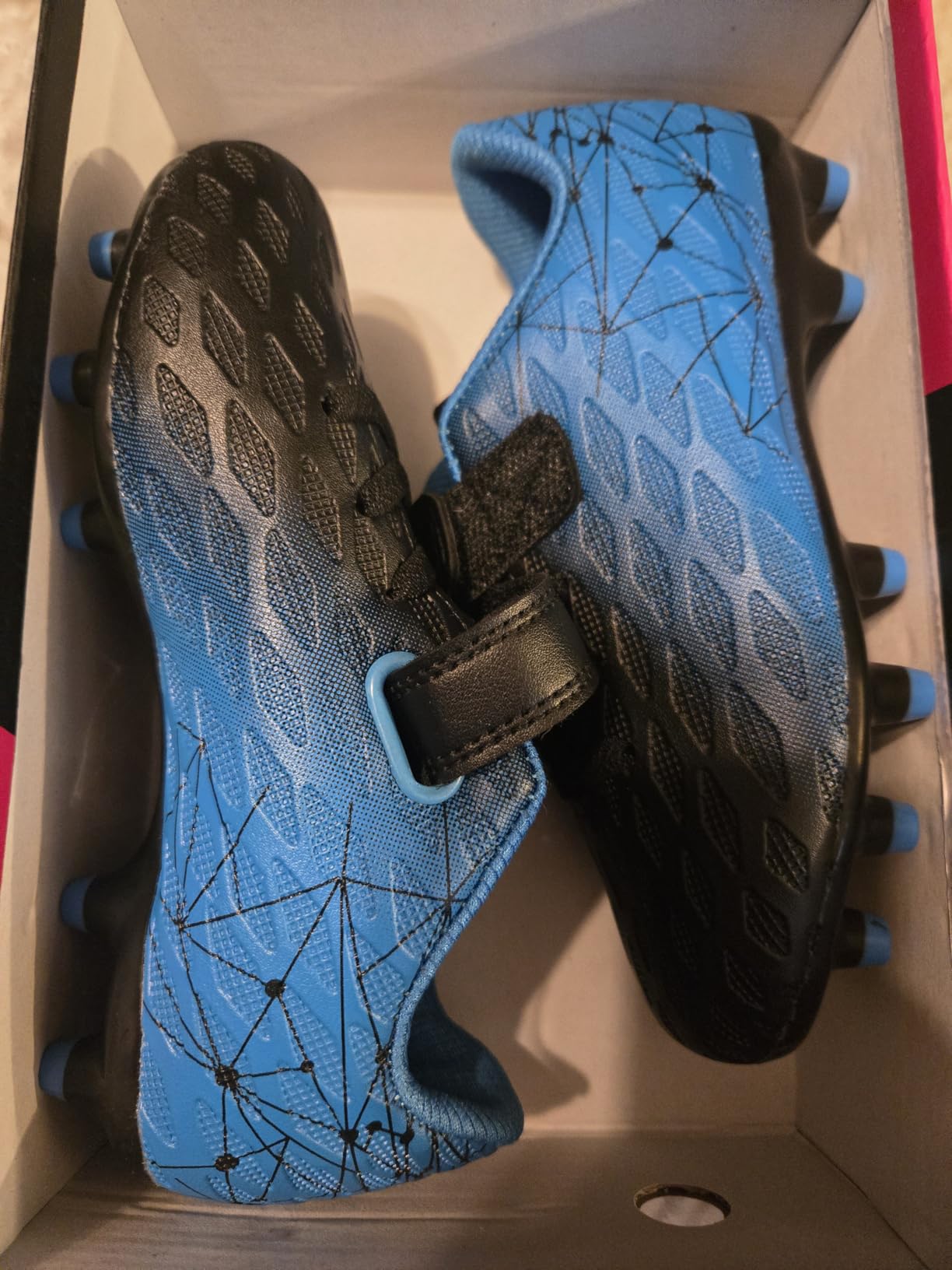 brooman kids soccer cleats final product shot showing overall design and construction