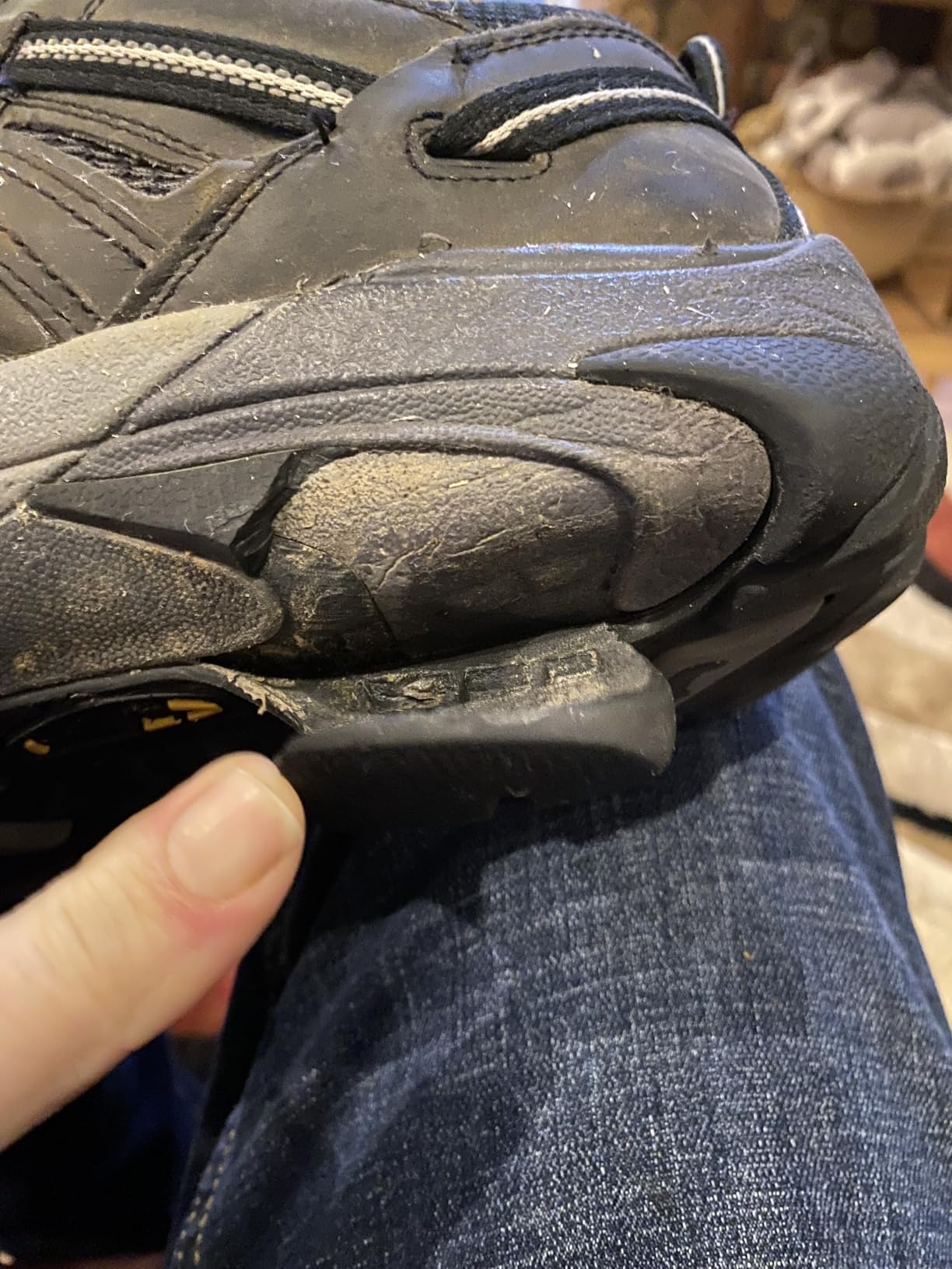 KEEN Voyageur full product shot showing overall design and construction