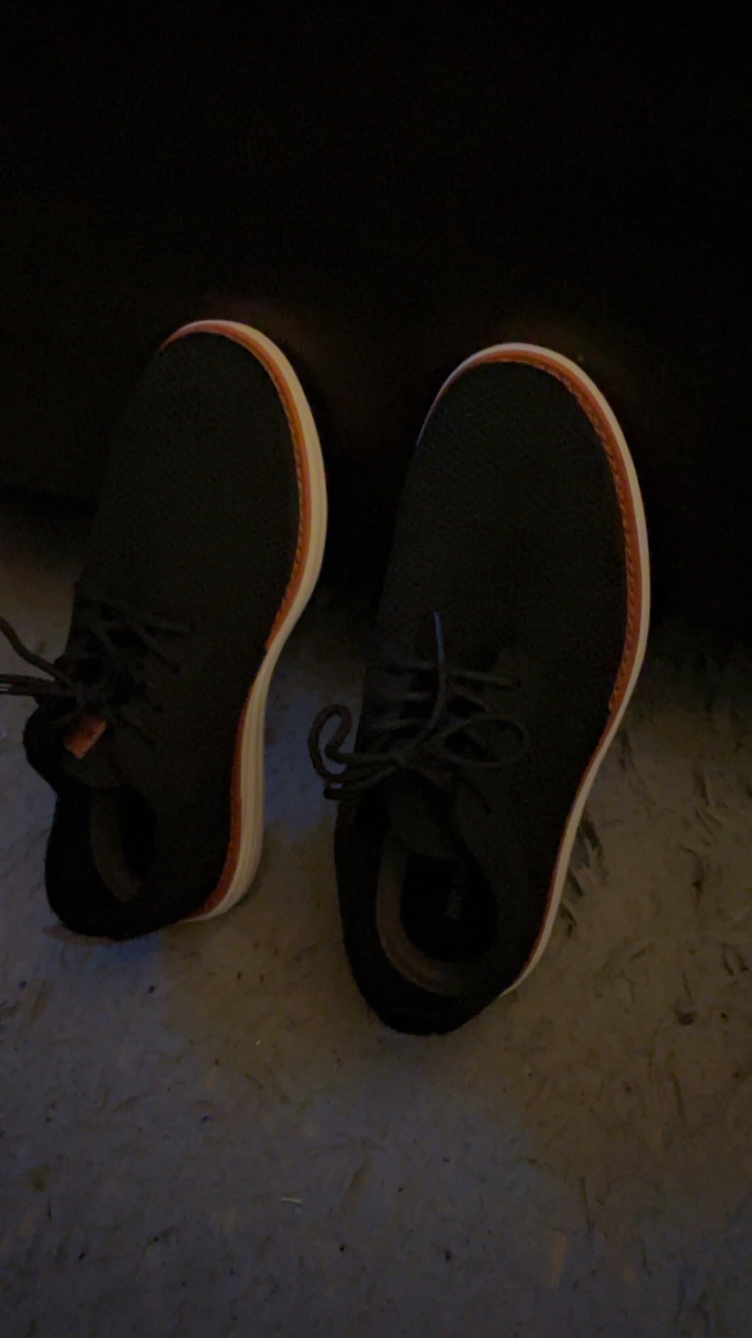 Detailed view of Bruno Marc KnitFlex breathable mesh upper construction and lace-up oxford design