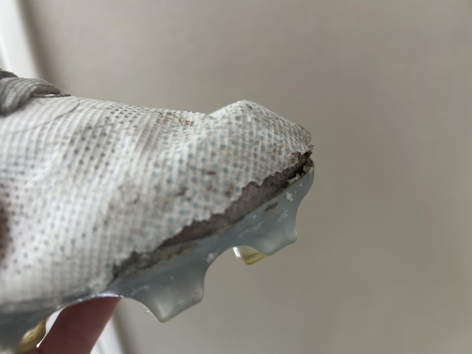 FreezeLX V4 detail shot showing mesh upper construction and hybrid tongue design