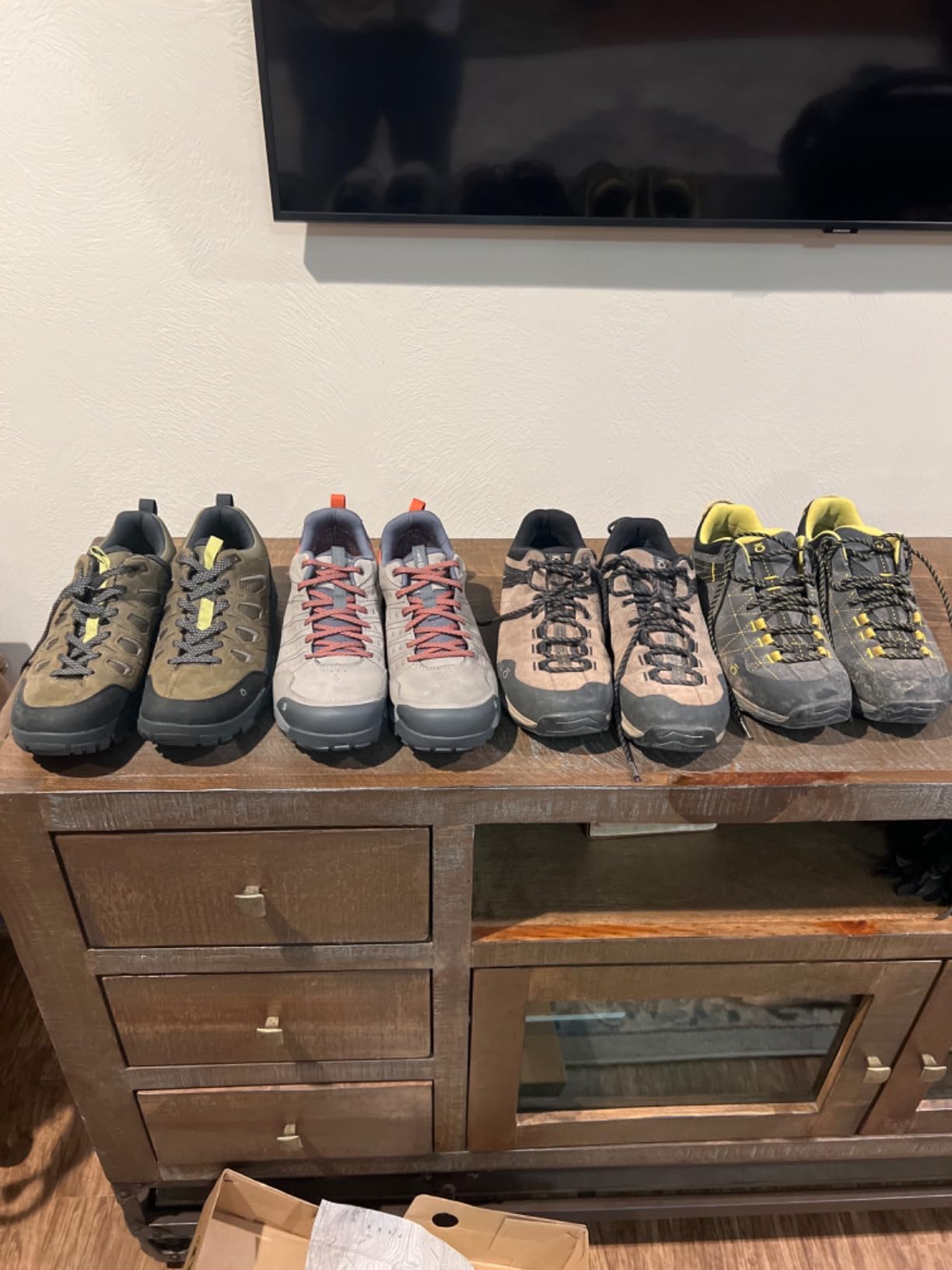 Oboz Sypes Low Leather B-Dry hiking shoe showing wood brown colorway and low-cut design