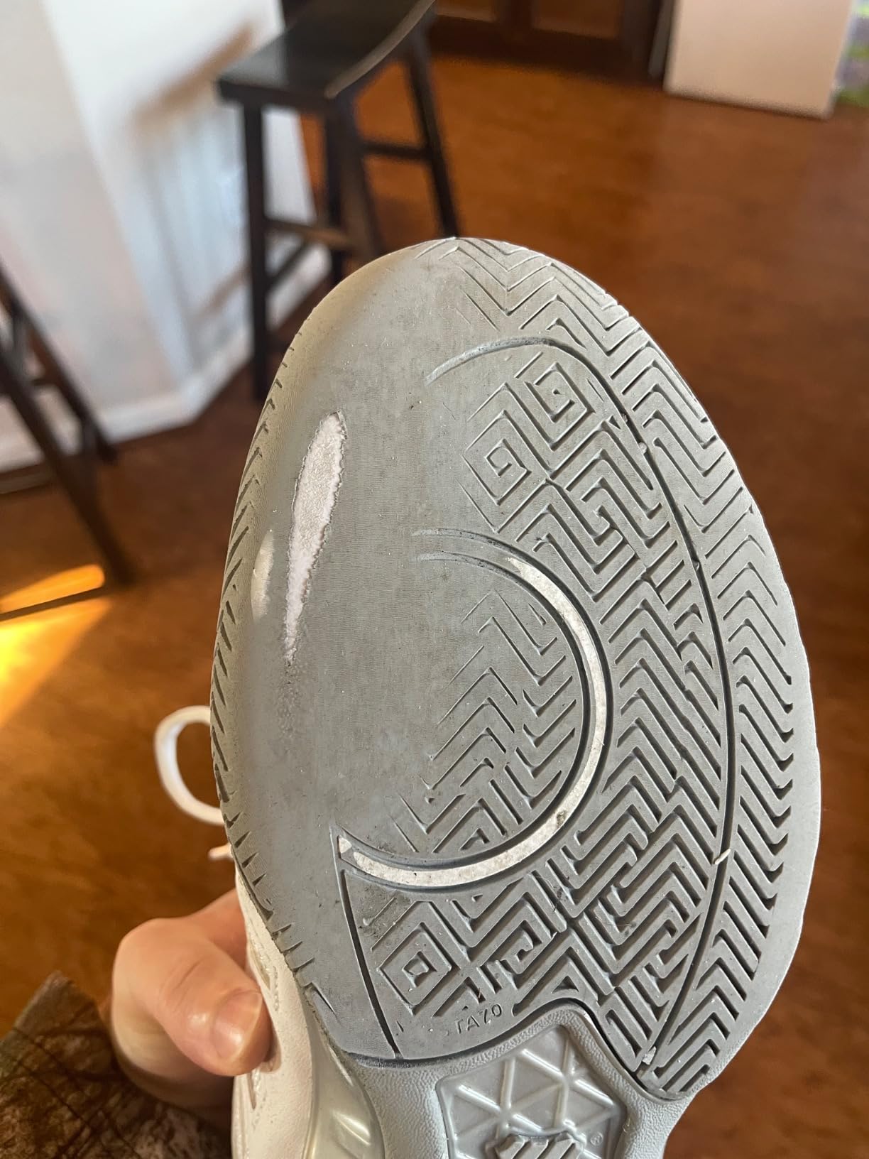 K-Swiss Bigshot Light 4 side profile showing AOSTA rubber outsole and synthetic upper construction