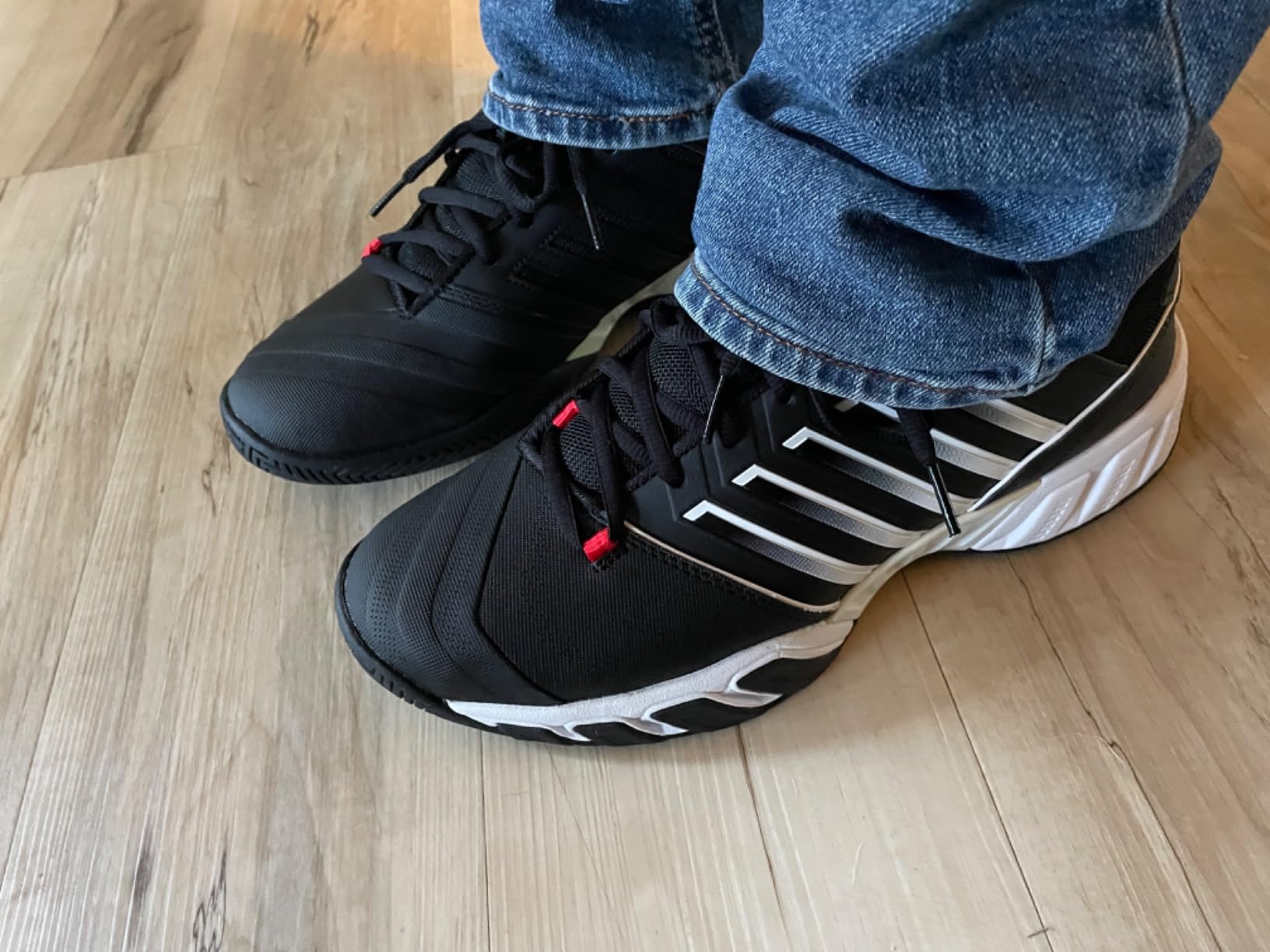 K-Swiss Men's Bigshot Light 4 Tennis Shoe classic blue white red colorway showing court design