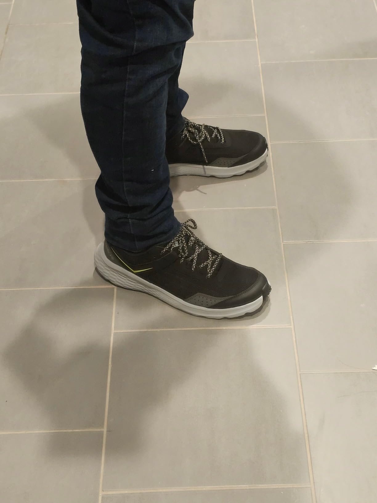 Columbia Vertisol detailed side view showing mesh construction and OMNI-GRIP sole technology