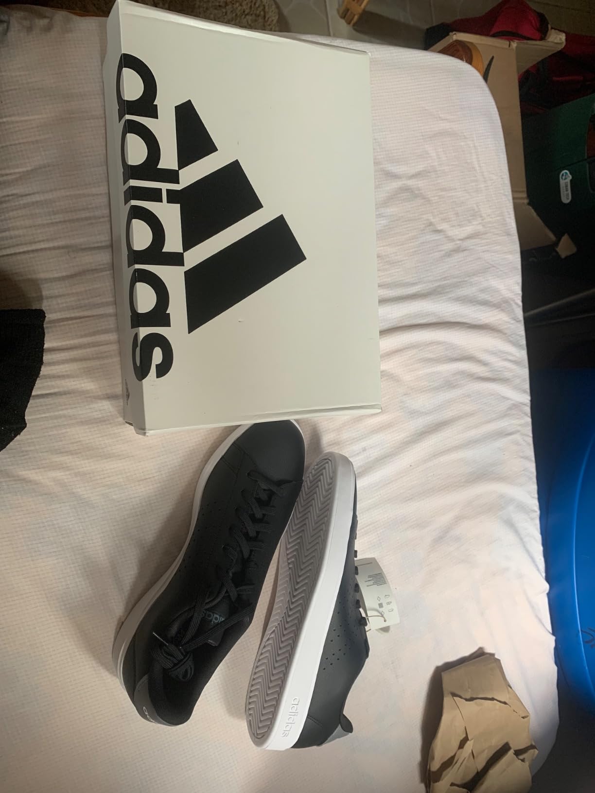 Adidas Men's Advantage 2.0 white sneaker showing classic tennis-inspired design and 3-stripes branding