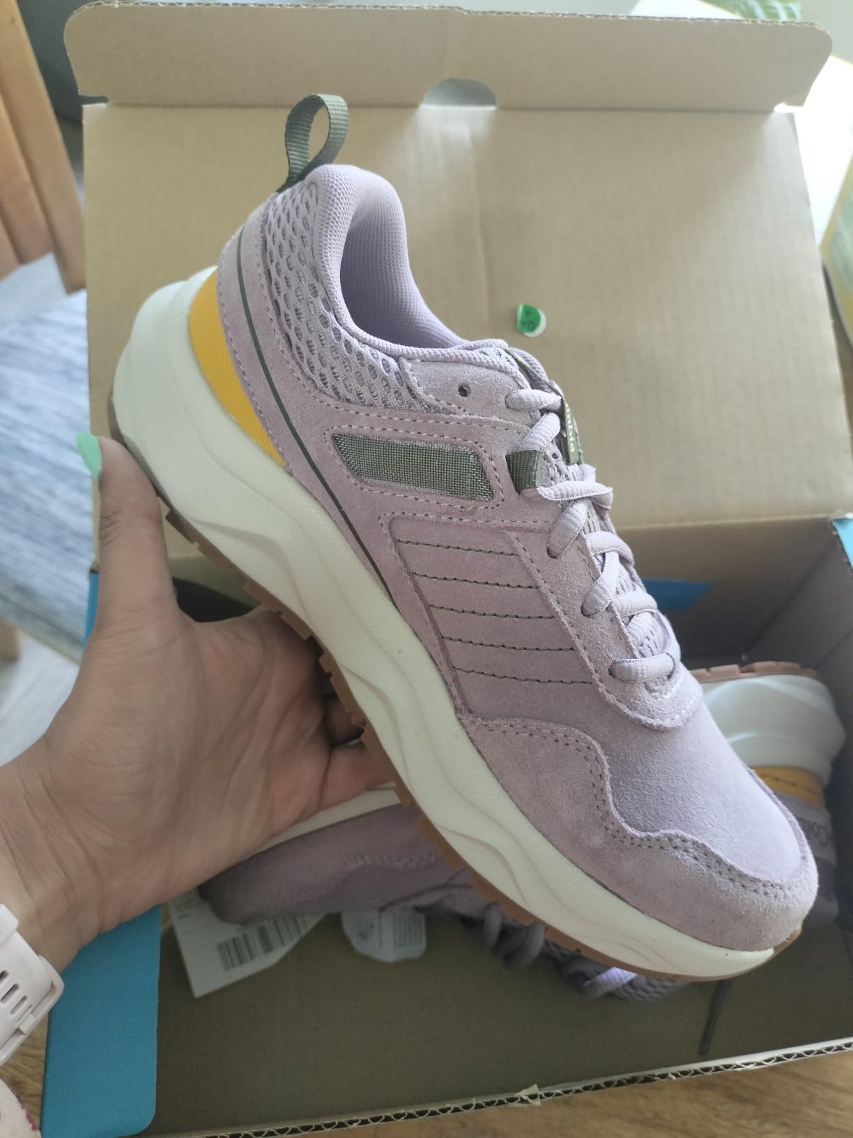 Columbia Plateau Venture hiking shoe sole and tread pattern detail