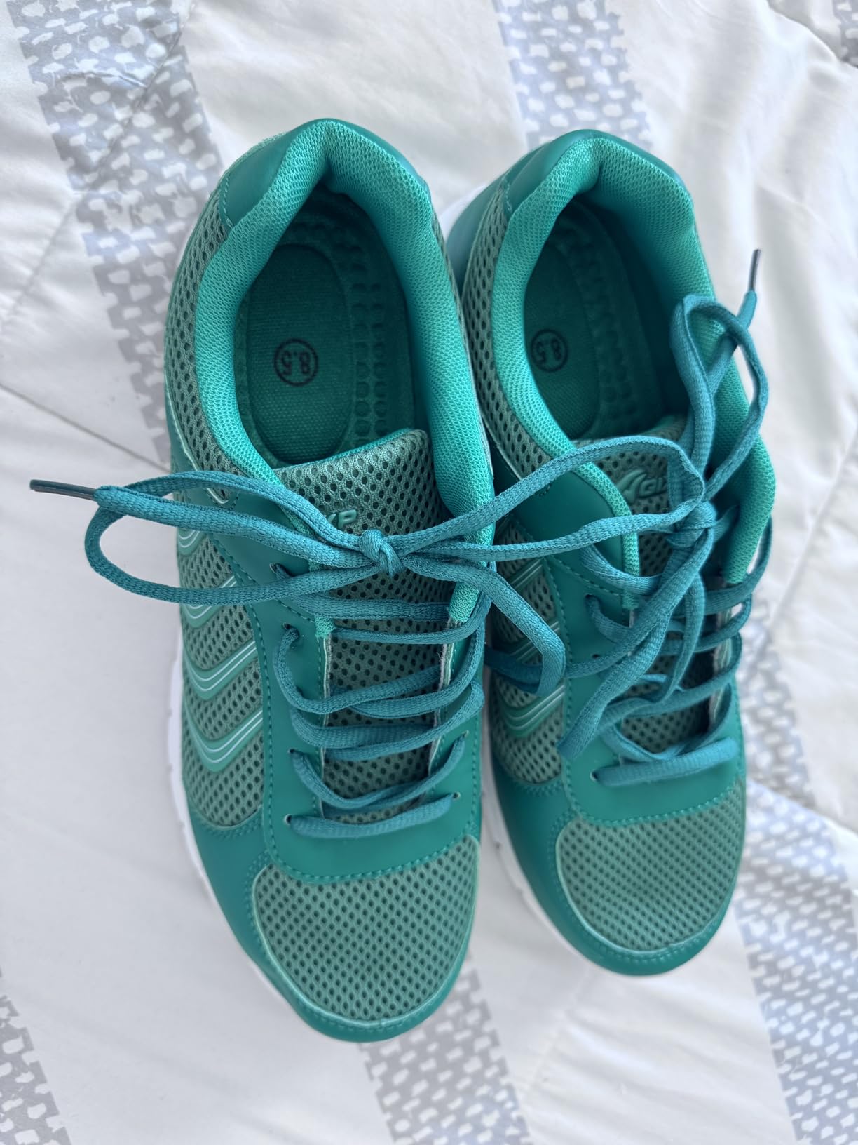 Multiple colorway options of DUOYANGJIASHA women's sneakers showing variety available