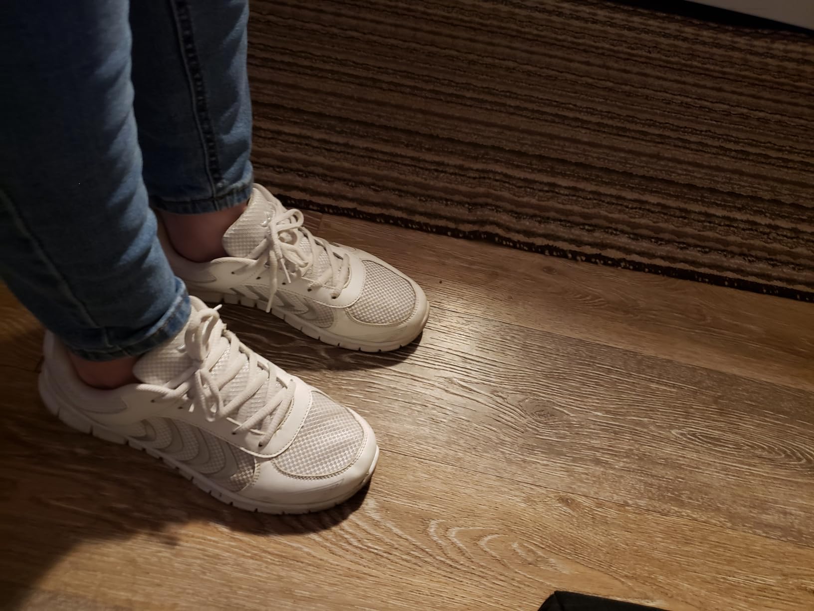 DUOYANGJIASHA women's sneakers grey and teal colorway showing breathable mesh upper design