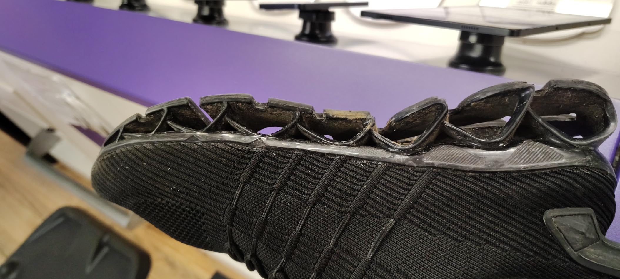 Peaya mens running shoes grey blade sole design showing memory foam and mesh upper construction