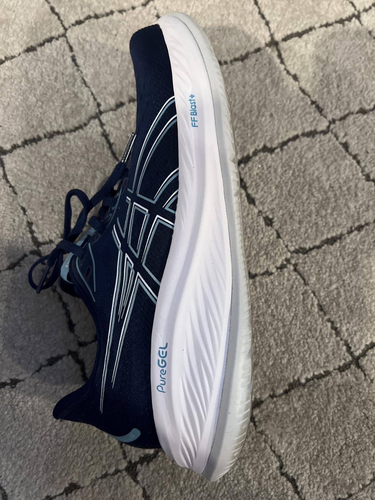 Close-up view of ASICS Gel-Cumulus 26 engineered mesh upper and midsole construction details