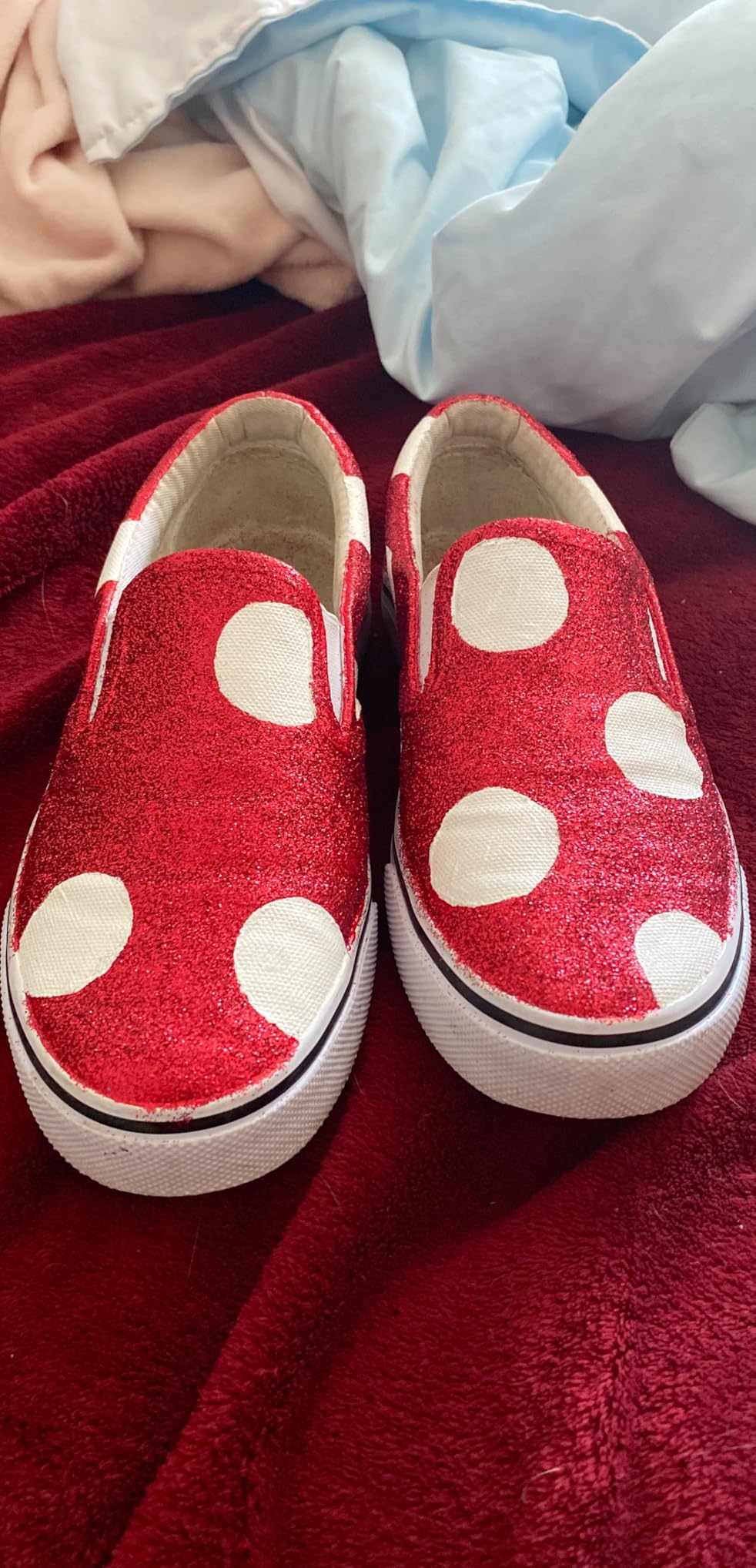 Close-up detail of Lugz Clipper side gore elastic panels and canvas construction