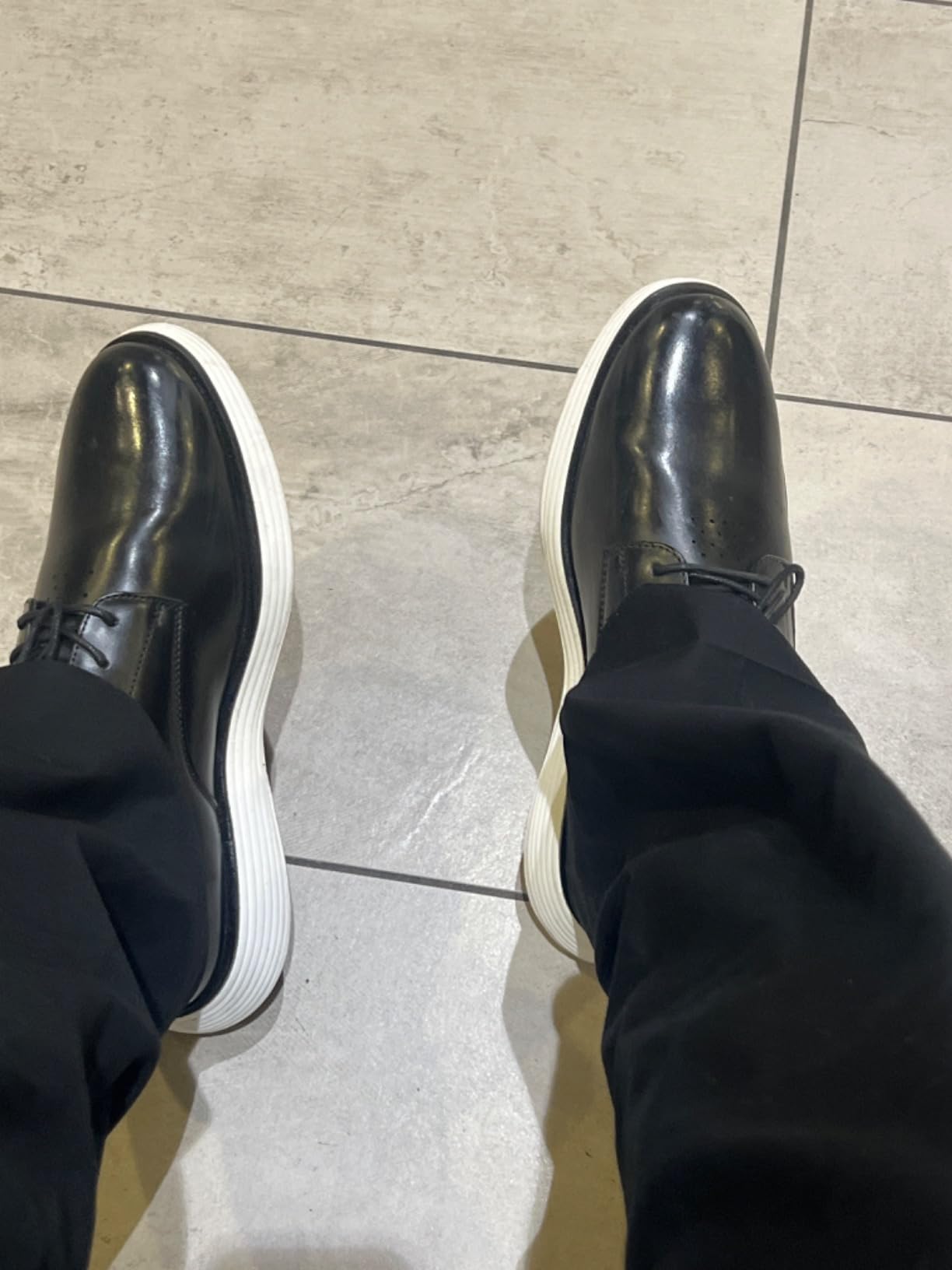 Bruno Marc MaxFlex dress sneakers detail shot showing padded mesh collar and construction quality