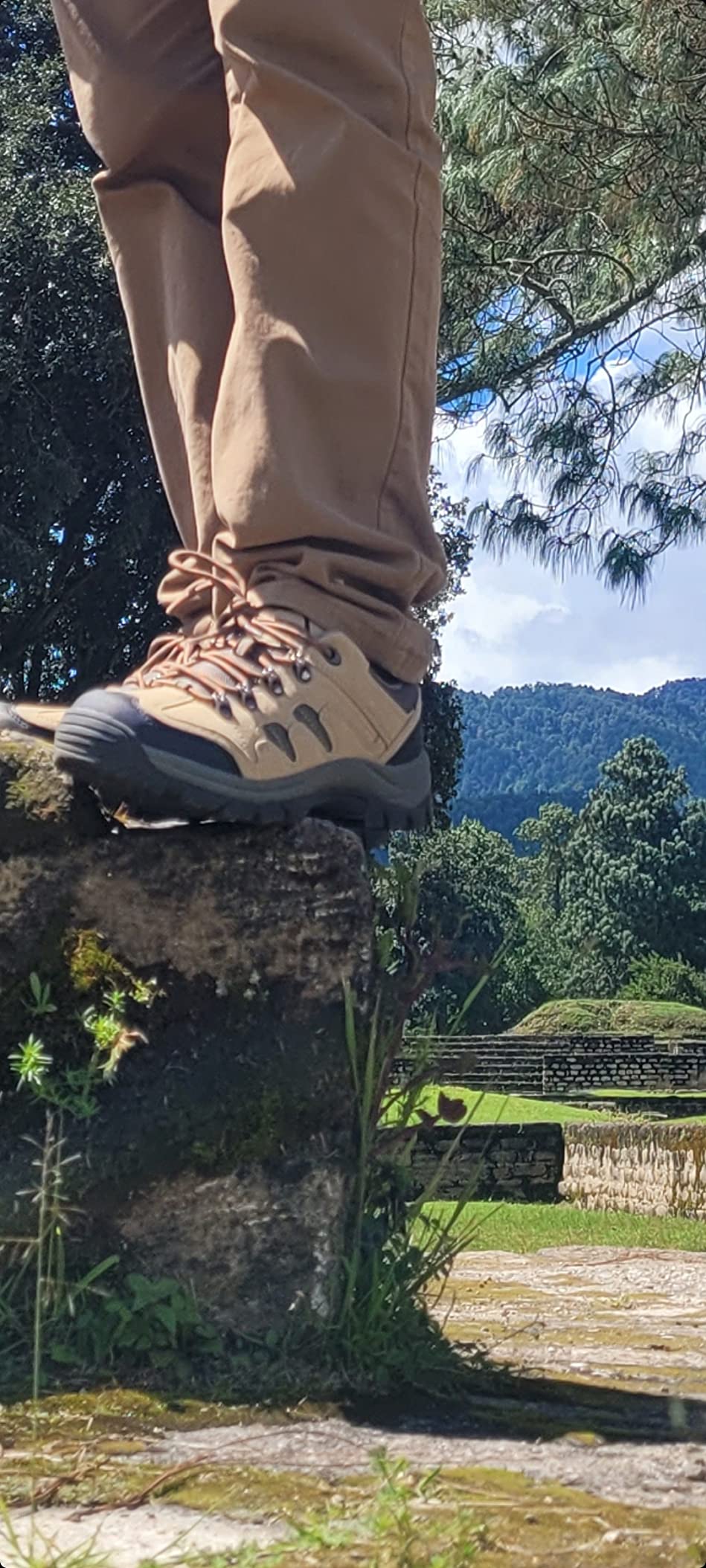 CC-Los hiking shoes on rocky trail showing traction pattern and outdoor performance