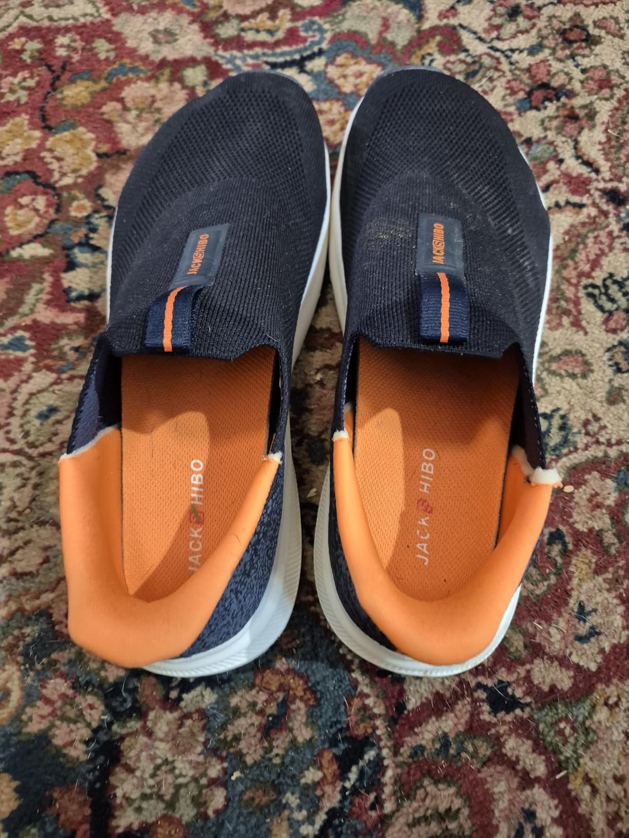 Close-up view of JACKSHIBO shoe construction showing mesh upper and thick sole design