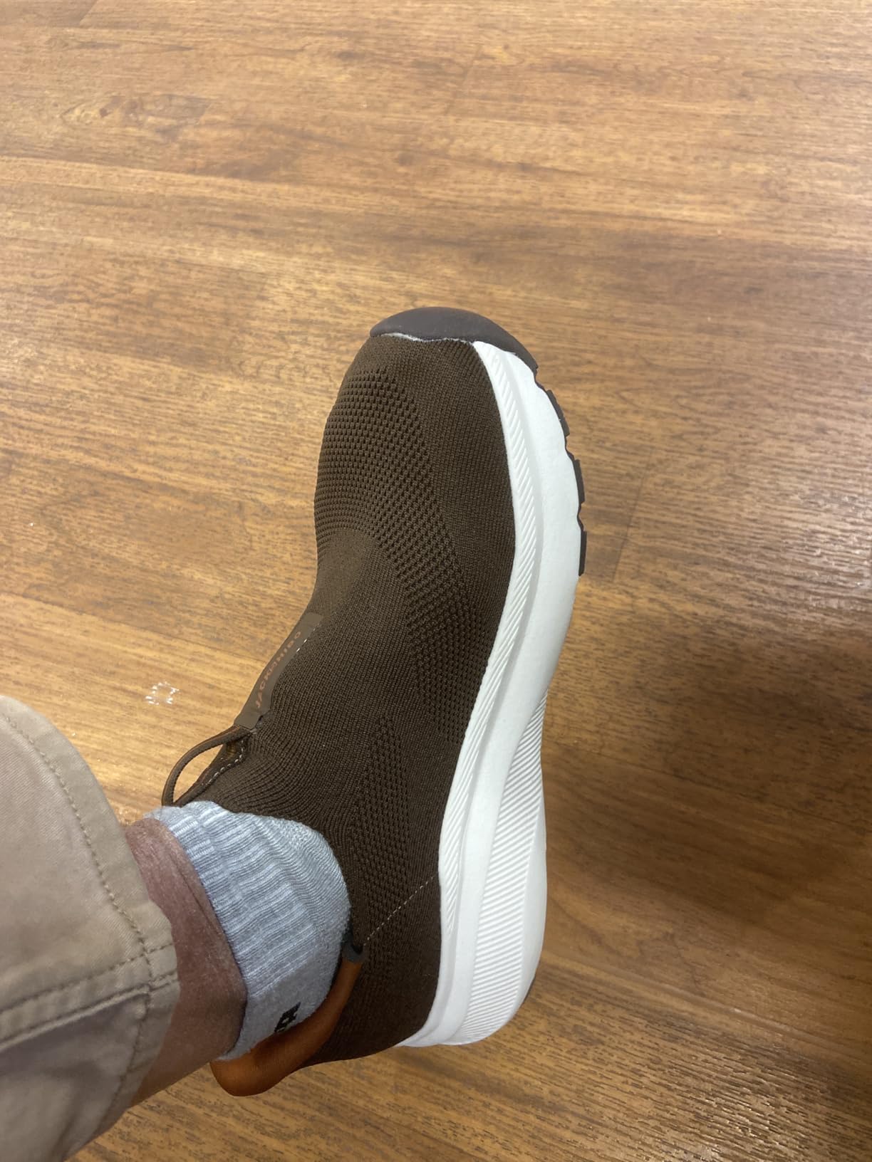 JACKSHIBO mens slip-on walking shoes showing wide toe box design and thick cushioned sole