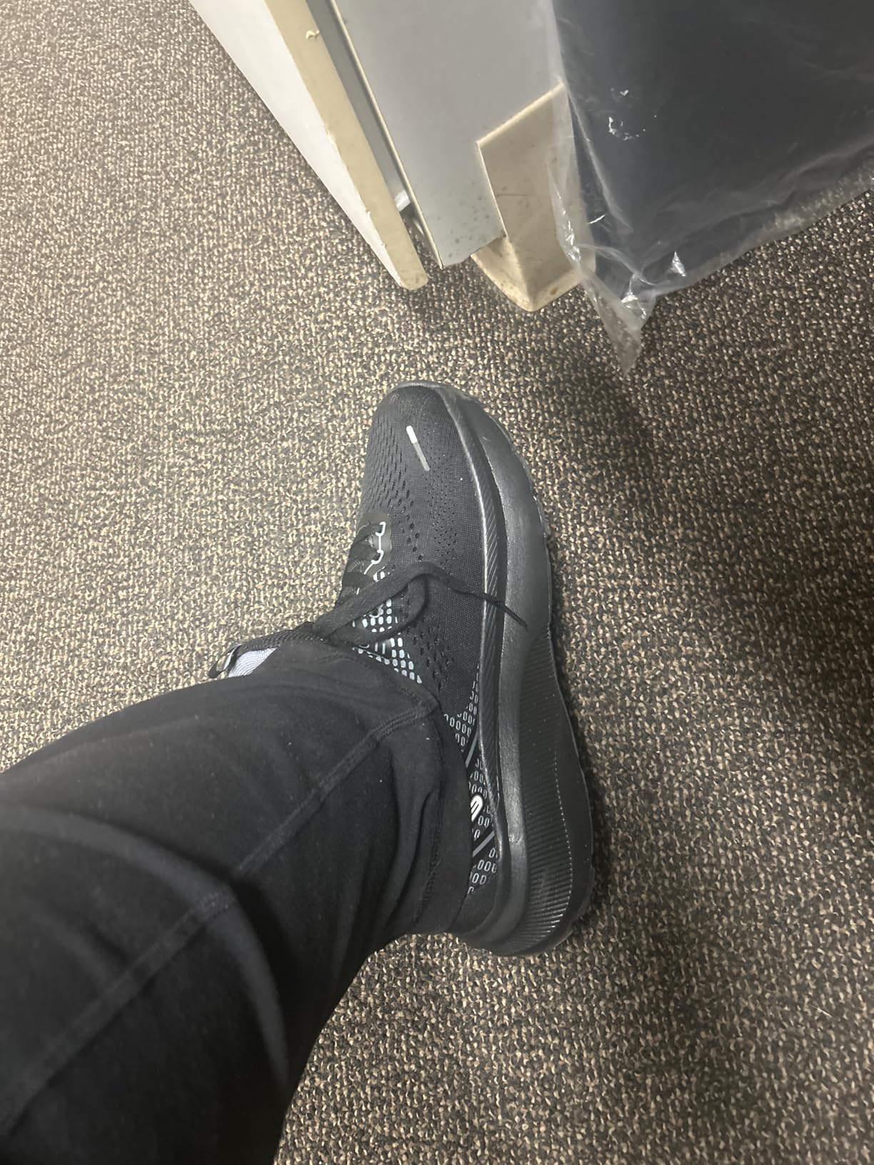 Close-up of JACKSHIBO construction showing mesh upper and thick EVA midsole