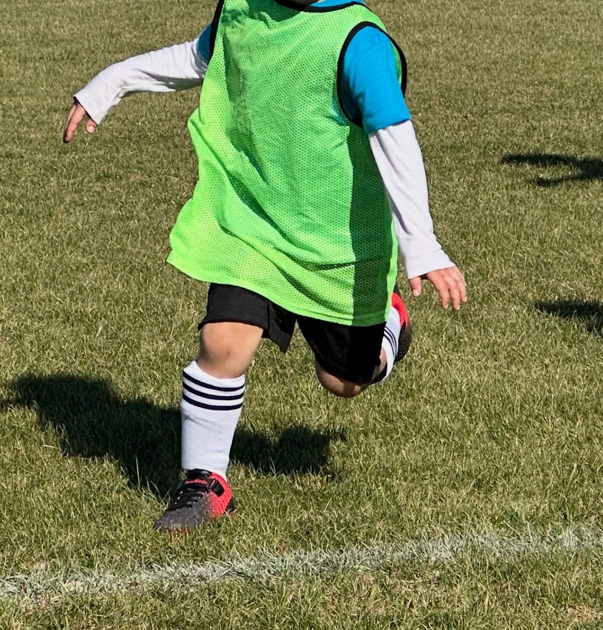 BomKinta kids soccer cleats showing hook and loop velcro closure design