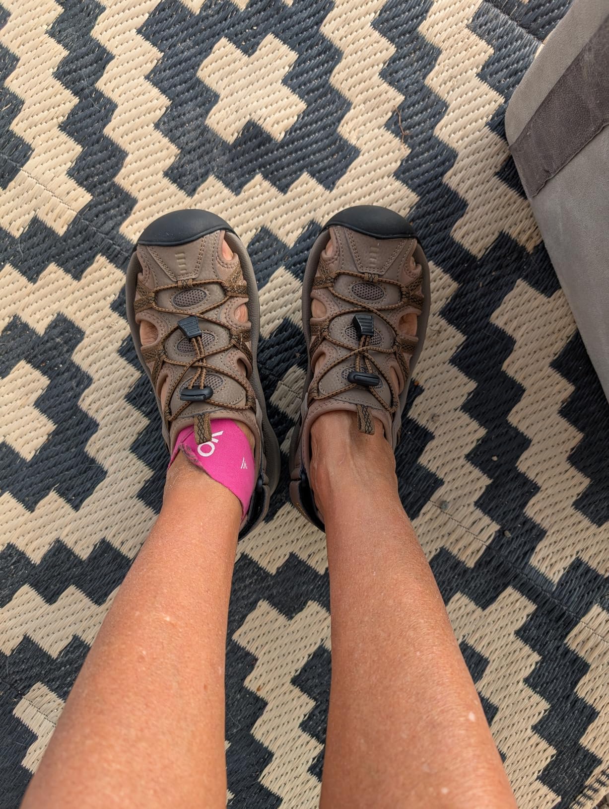 Close up view of DREAM PAIRS hiking sandal showing contoured footbed and arch support design