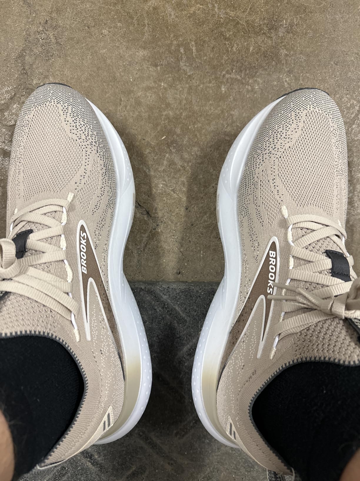 Brooks Glycerin StealthFit 21 men's running shoe white grey black colorway showing DNA LOFT cushioning