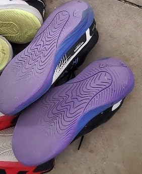 New Balance Men's 696 V5 outsole showing herringbone pattern and NDurance rubber compound for exceptional durability