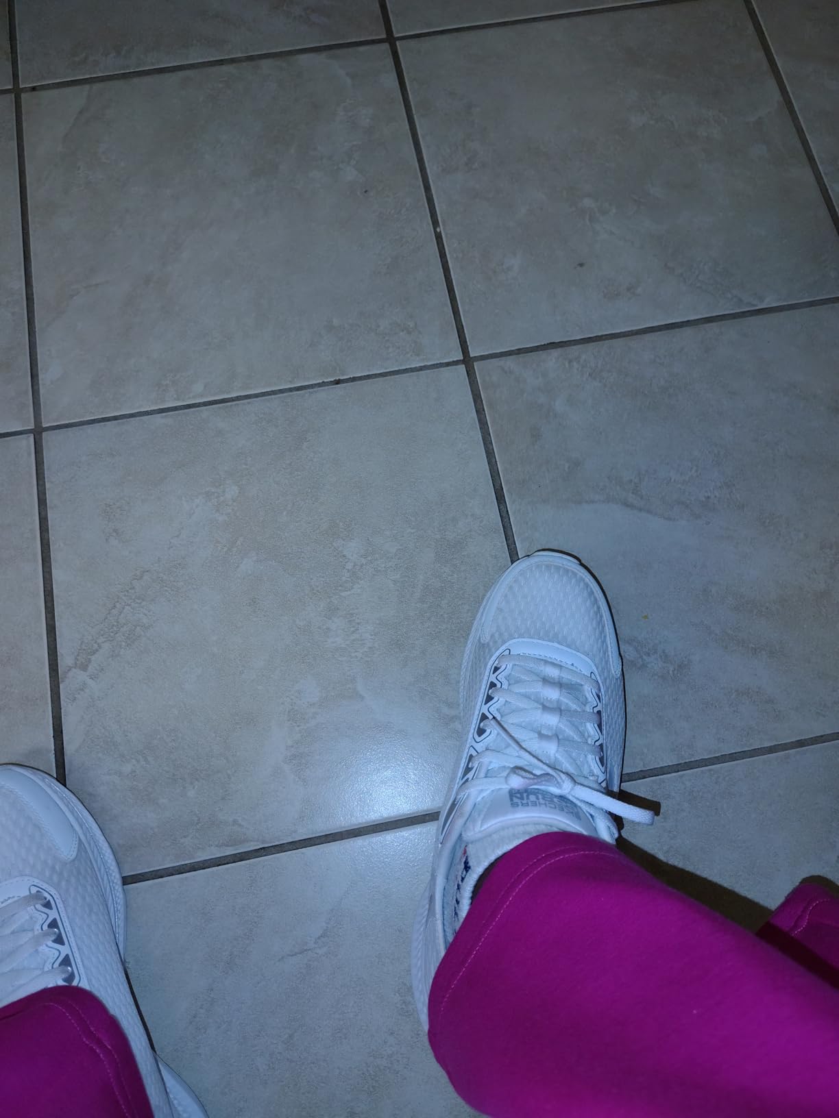 Skechers Viper Court Smash side profile showing synthetic leather upper construction and non-marking outsole pattern