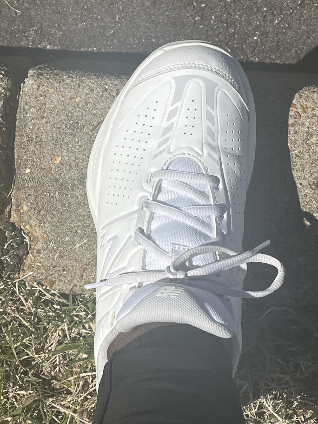 New Balance Women's 696 V5 tennis shoe in white and purple colorway