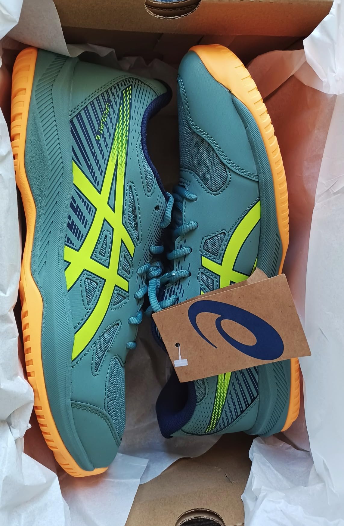 ASICS Upcourt 6 court traction pattern and rubber outsole design for volleyball performance