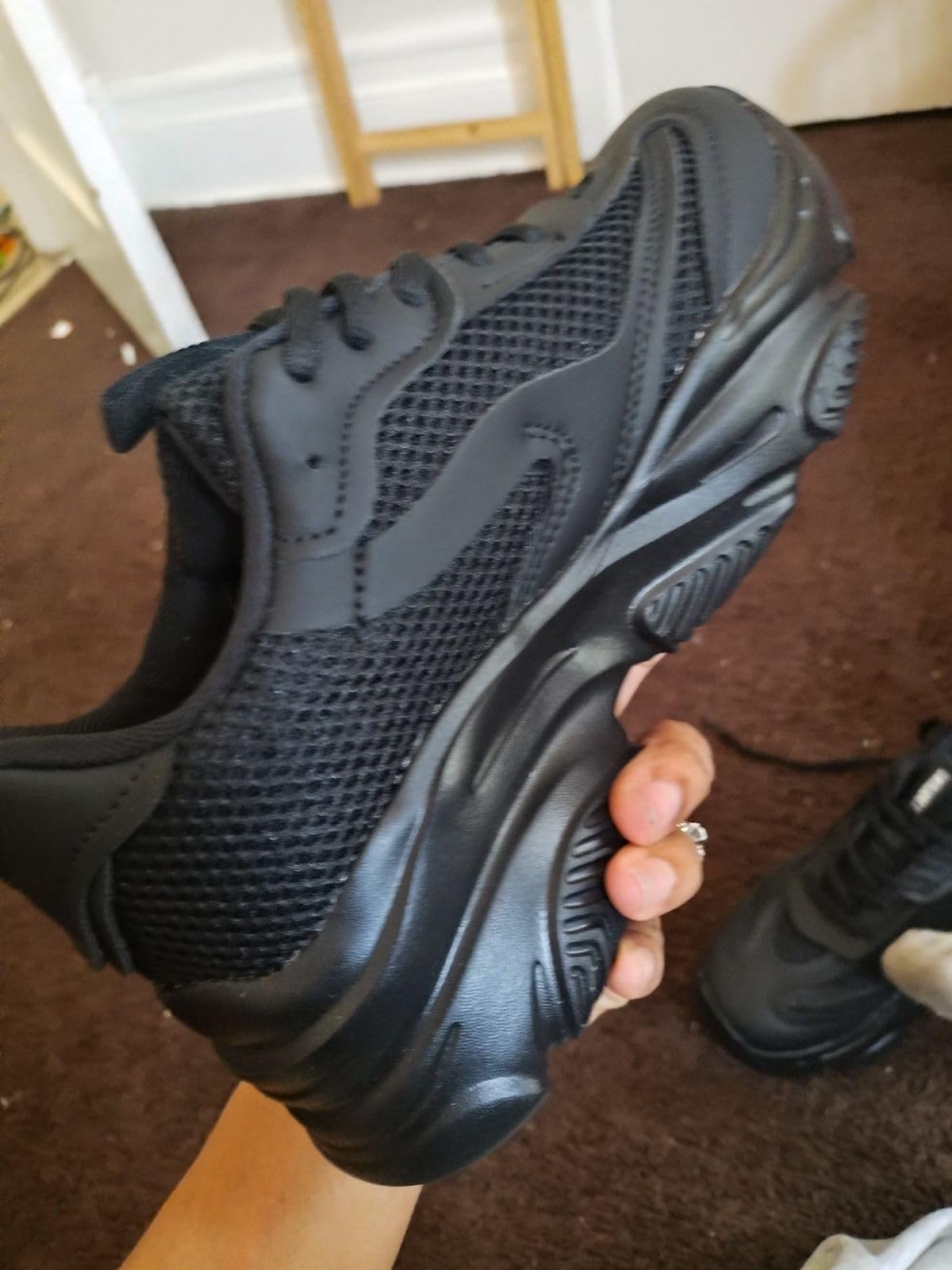 DREAM PAIRS platform sneakers bottom view showing EVA outsole tread pattern and 2.5 inch height measurement