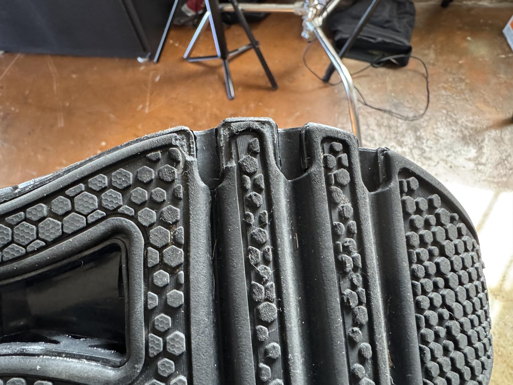 WONESION shoe sole separation showing durability issues after wear