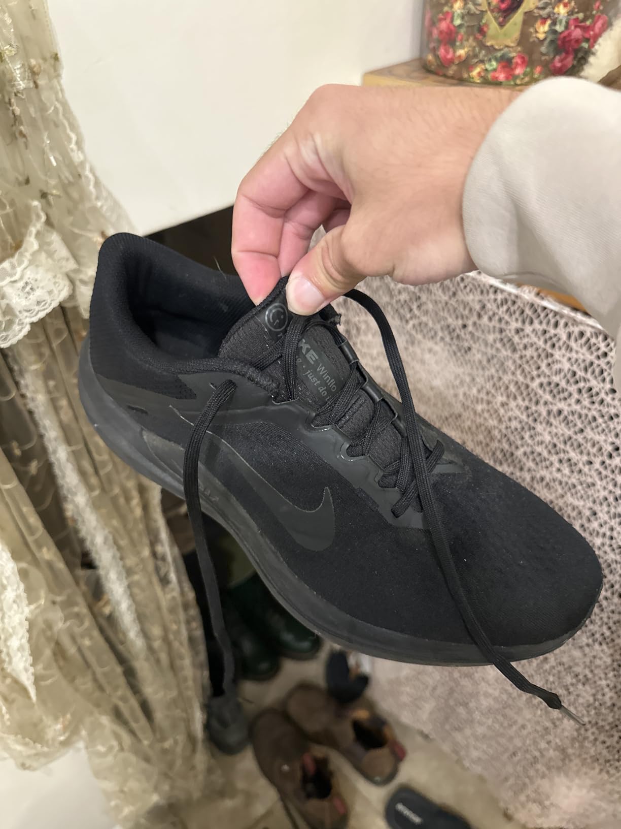 Nike Winflo 10 side profile showing engineered mesh upper and rubber outsole design