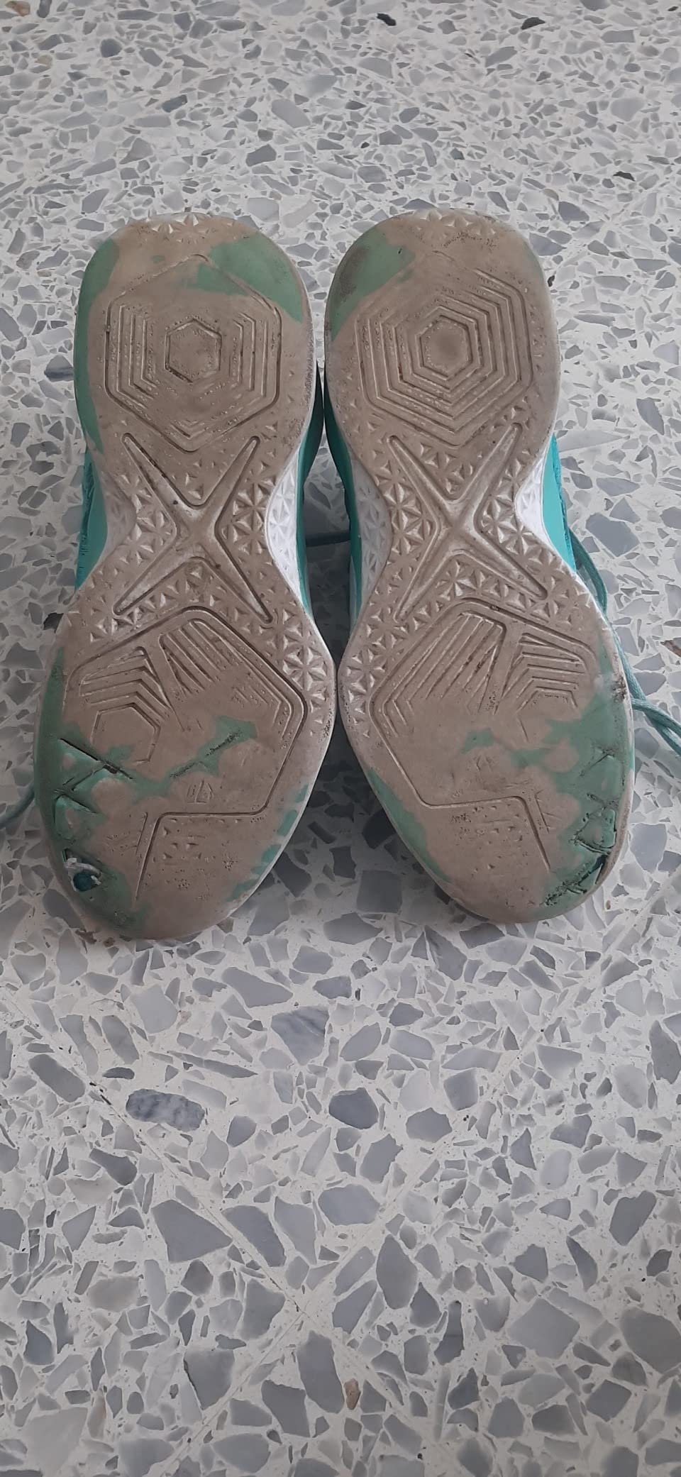 WELRUNG high top basketball sneakers in green colorway showing mesh upper and high-top ankle design