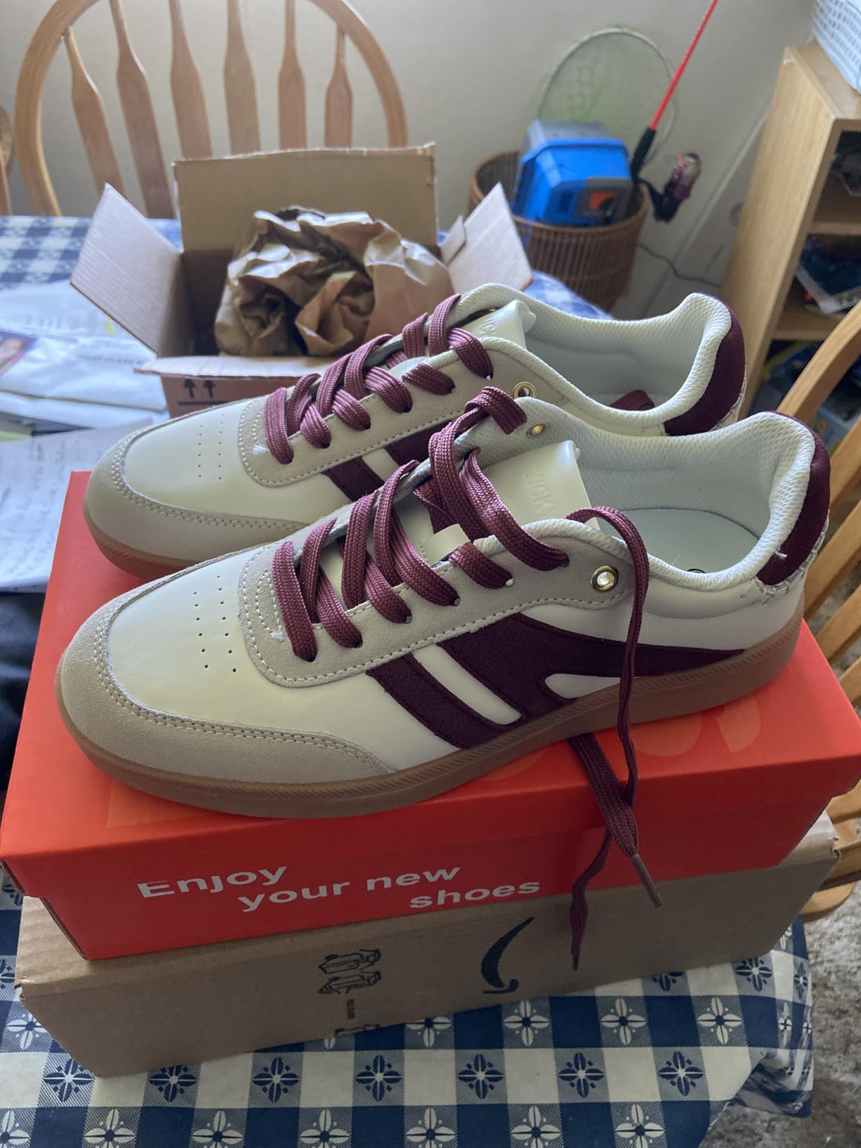 LUCKY STEP sneakers toebox and profile view showing narrow silhouette design