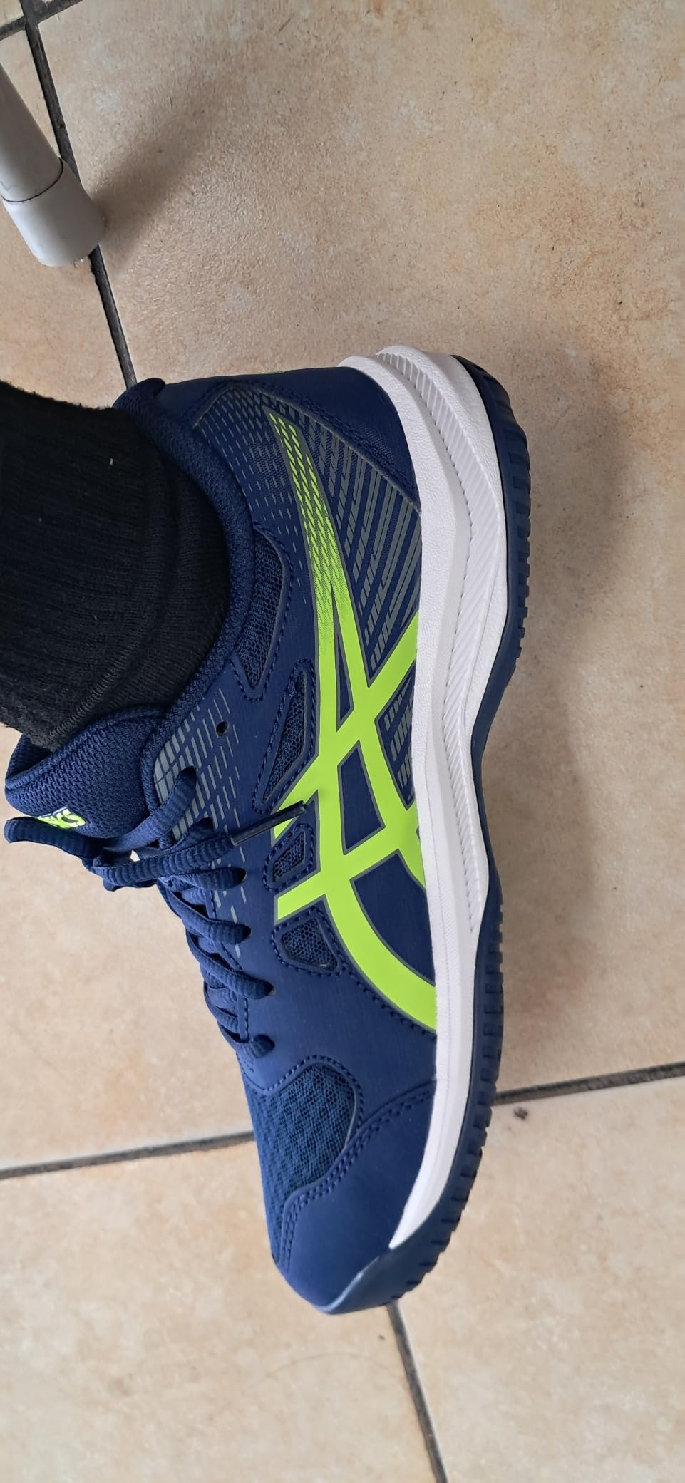 ASICS Upcourt 6 breathable mesh underlays and ventilation features for court sports