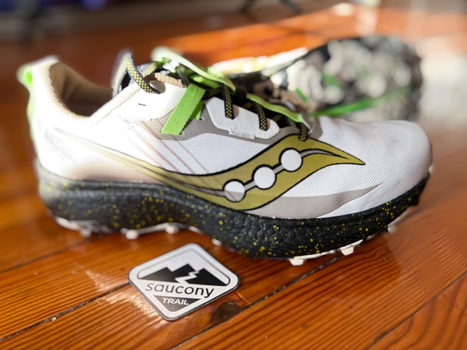 Saucony Endorphin Edge construction detail showing PWRRUN PB foam and Carbitex carbon plate layers