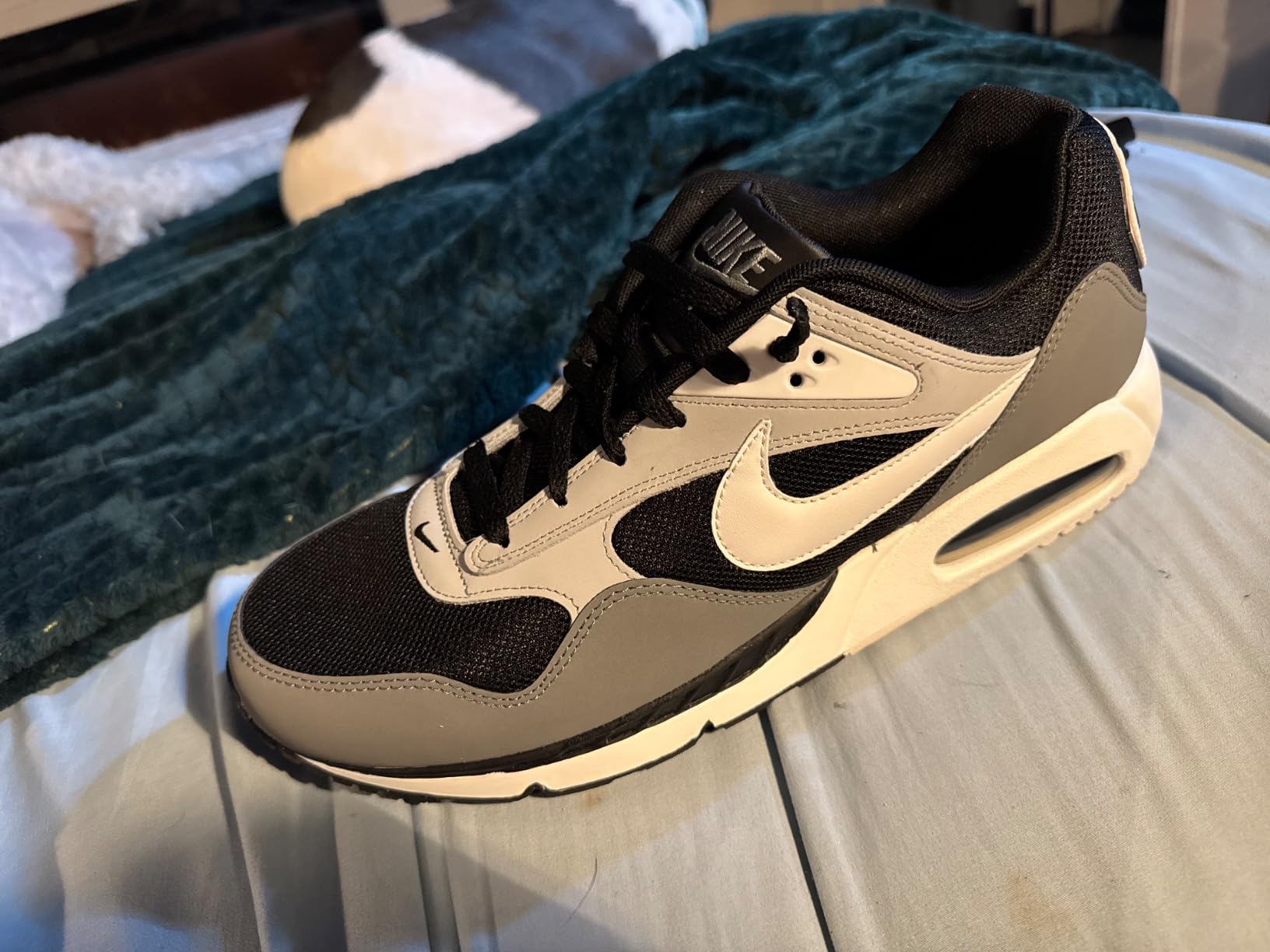 Nike Air Max Correlate mens running shoes pure platinum white dark blue cherry colorway