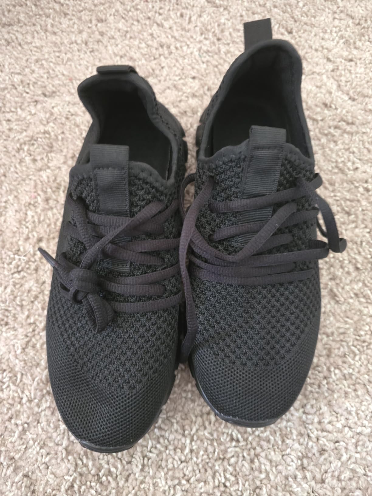 GDEKLO white mesh athletic sneakers bottom view showing EVA rubber outsole and arch structure