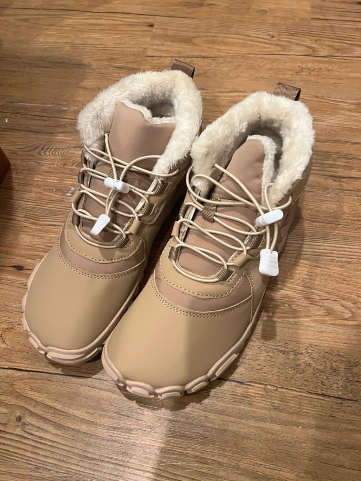 Winter Hike Barefoot Boots Women's overall design view