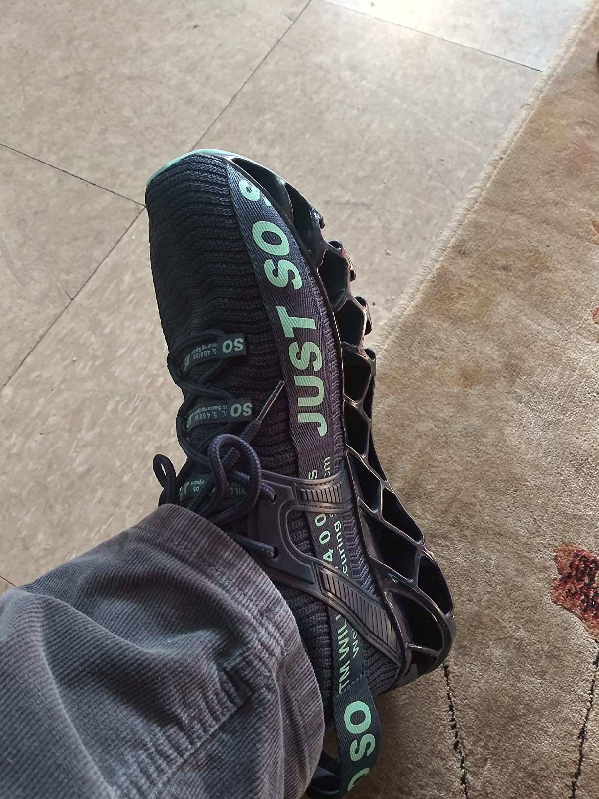 WONESION blade sole pattern detail showing tread design for traction