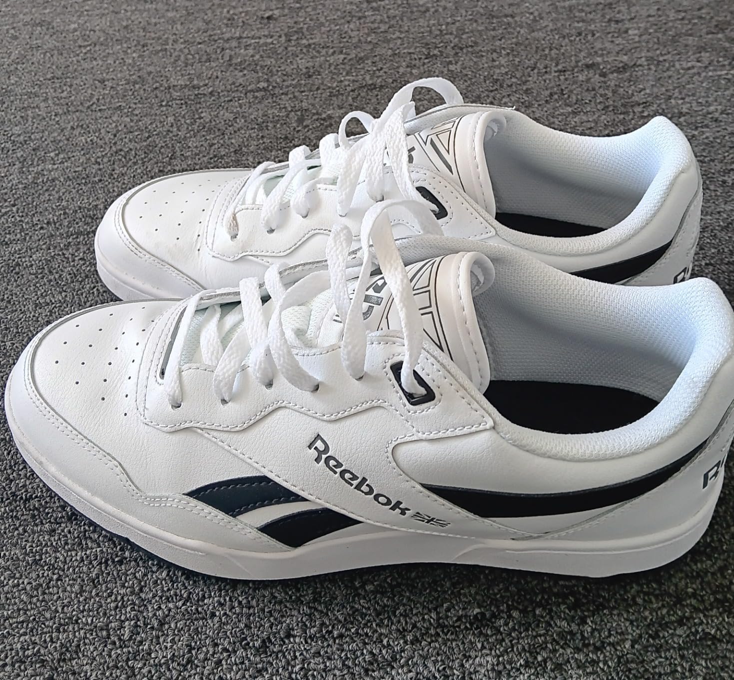 Reebok BB 4000 II upper detail showing reinforced eyelets and synthetic leather texture