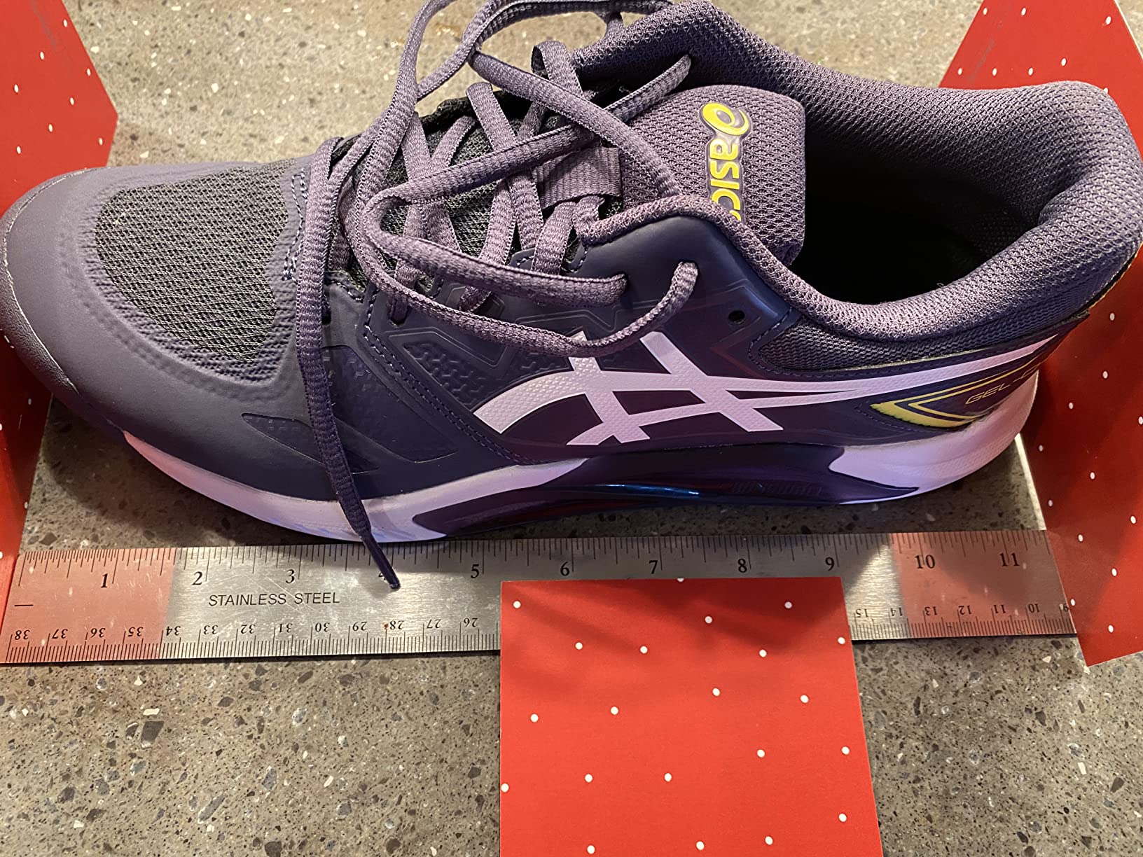 ASICS Gel-Challenger 13 outsole pattern showing court-specific traction design for tennis and pickleball