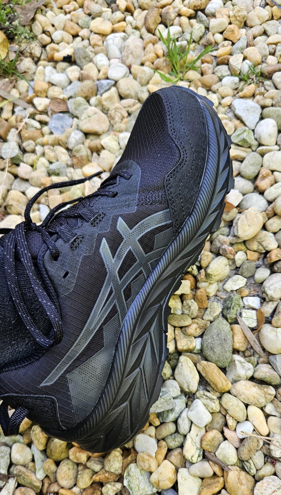 ASICS Gel-Venture 10 outsole showing multi-directional trail lug pattern with 3.1mm depth for off-road grip
