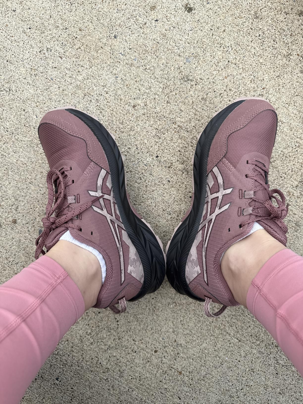 ASICS Gel-Venture 10 side profile showing AMPLIFOAM midsole construction and GEL cushioning placement in the heel area