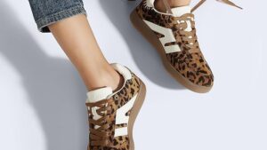 Lucky Step Women Classic Retro Gum Sole Fashion Sneakers