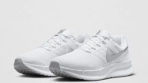 Nike Women's Run Swift 3 Road Running Shoes