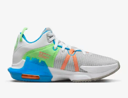 Nike LeBron Witness 7 outsole showing herringbone traction pattern