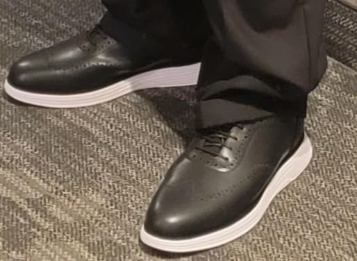 Bottom sole view of the MaxFlex showing the rubber outsole grip pattern